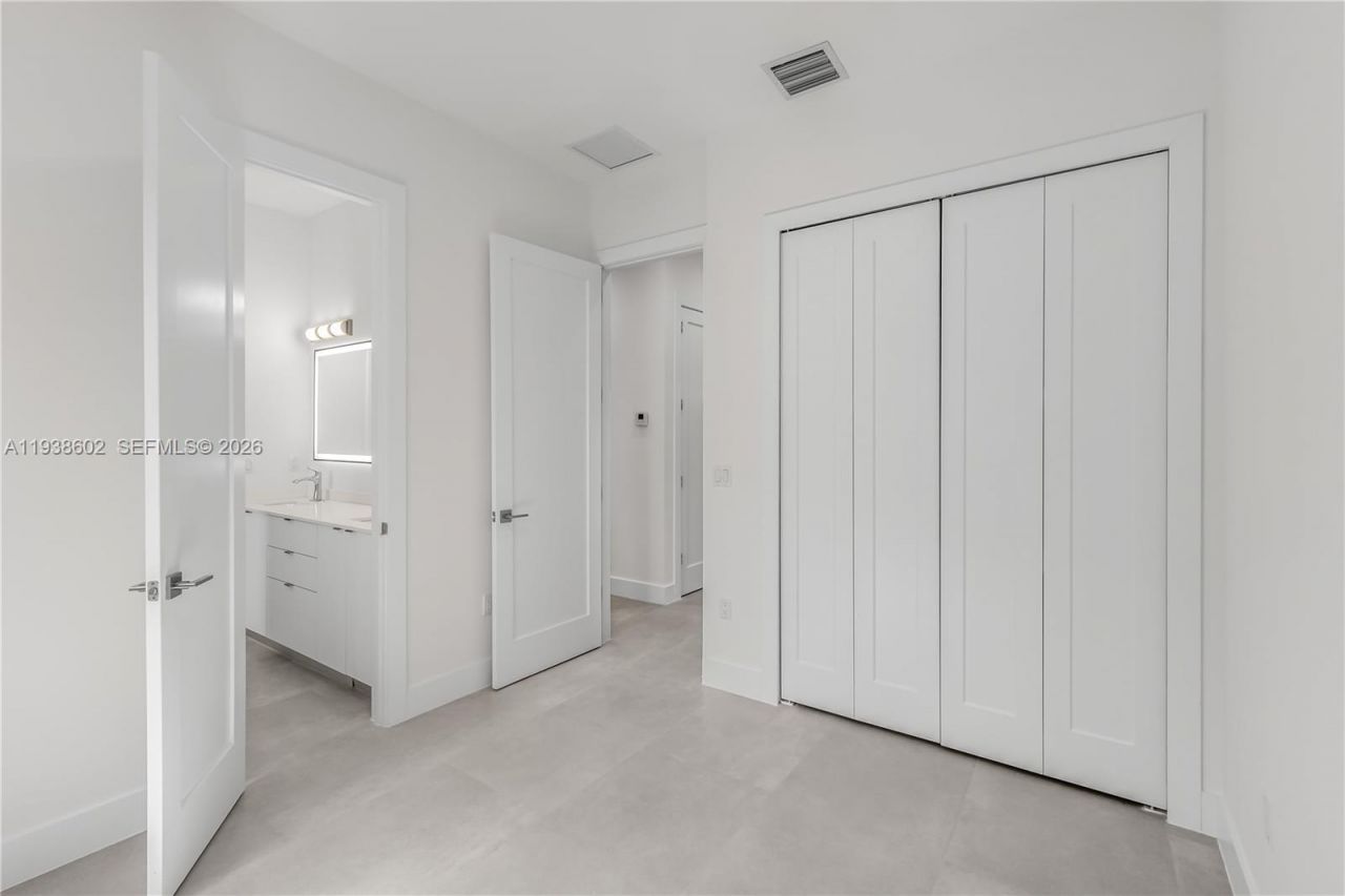 1030 NE 121st St , Biscayne Park, FL 33161 Photo