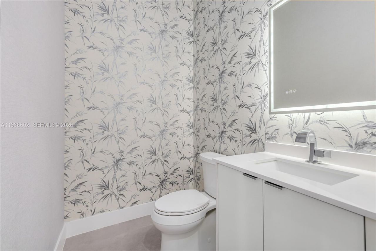 1030 NE 121st St , Biscayne Park, FL 33161 Photo