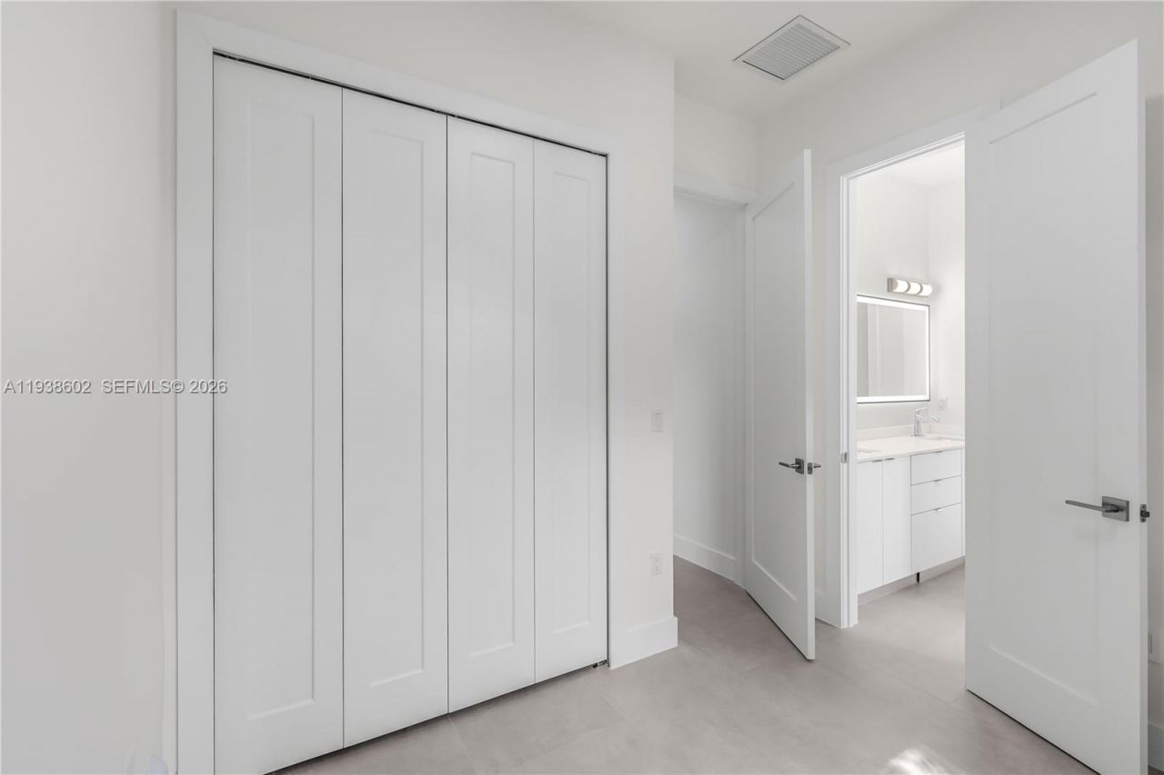 1030 NE 121st St , Biscayne Park, FL 33161 Photo