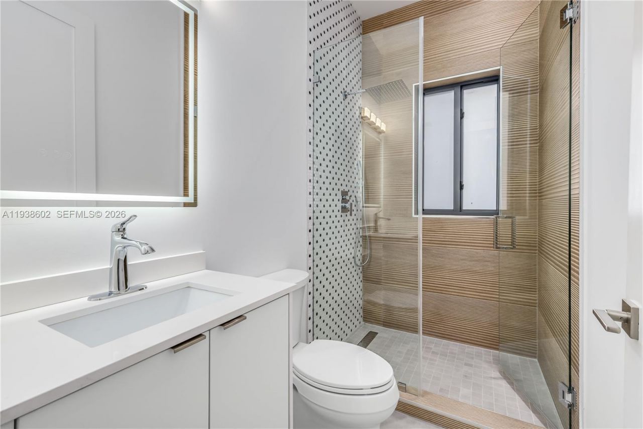 1030 NE 121st St , Biscayne Park, FL 33161 Photo