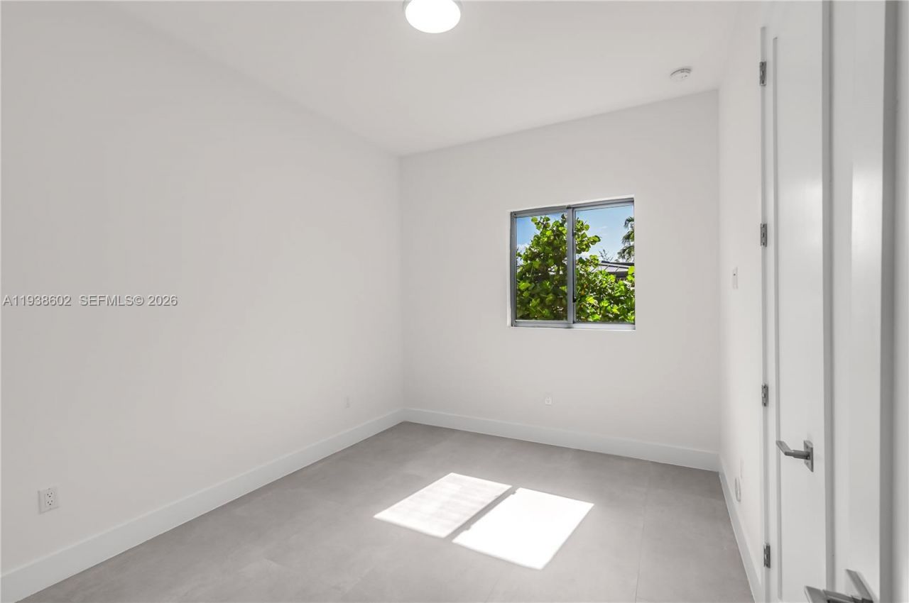 1030 NE 121st St, Biscayne Park, FL 33161 Photo