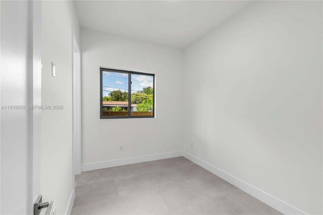 1030 NE 121st St, Biscayne Park, FL 33161 Photo