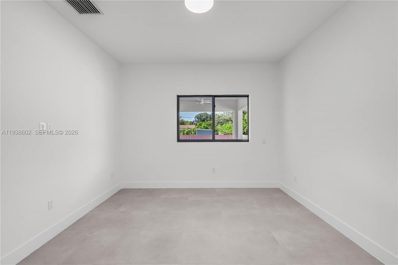 1030 NE 121st St, Biscayne Park, FL 33161 Photo