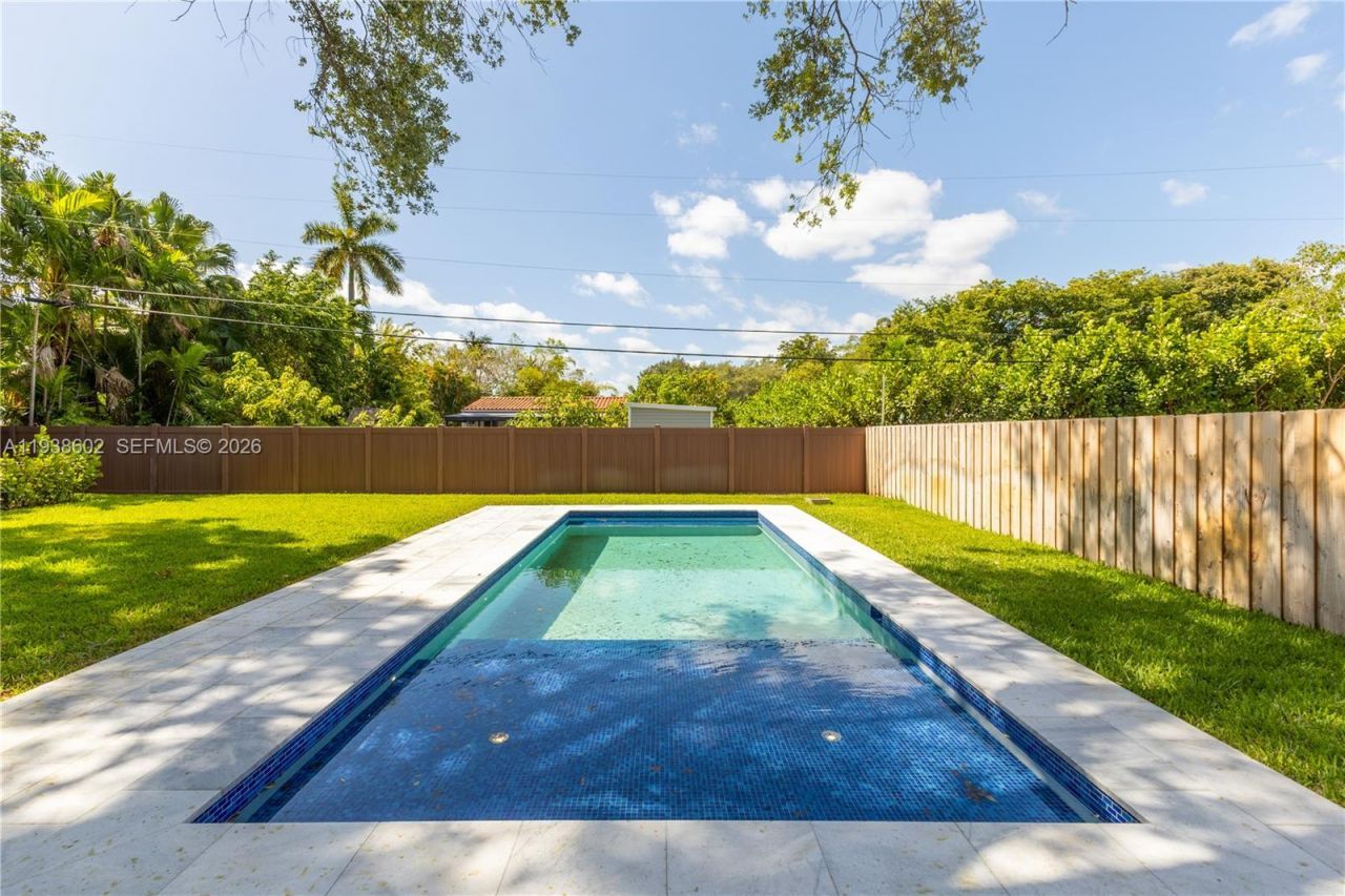 1030 NE 121st St , Biscayne Park, FL 33161 Photo