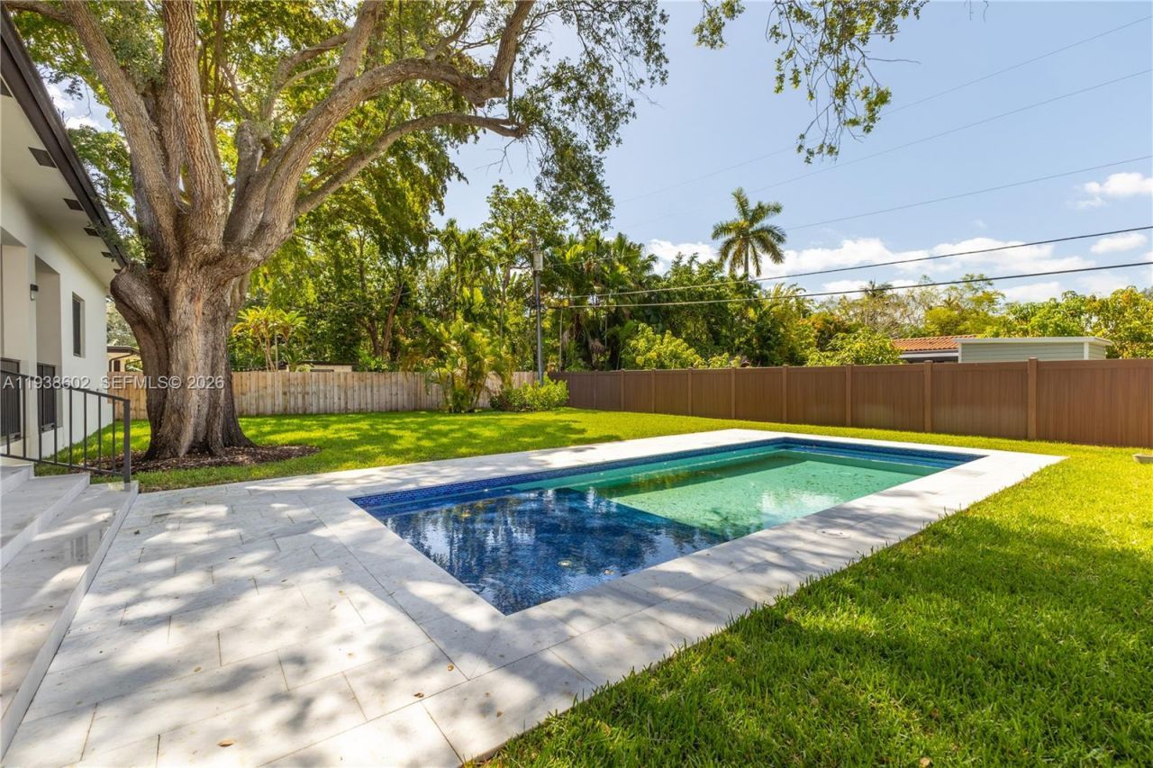 1030 NE 121st St , Biscayne Park, FL 33161 Photo