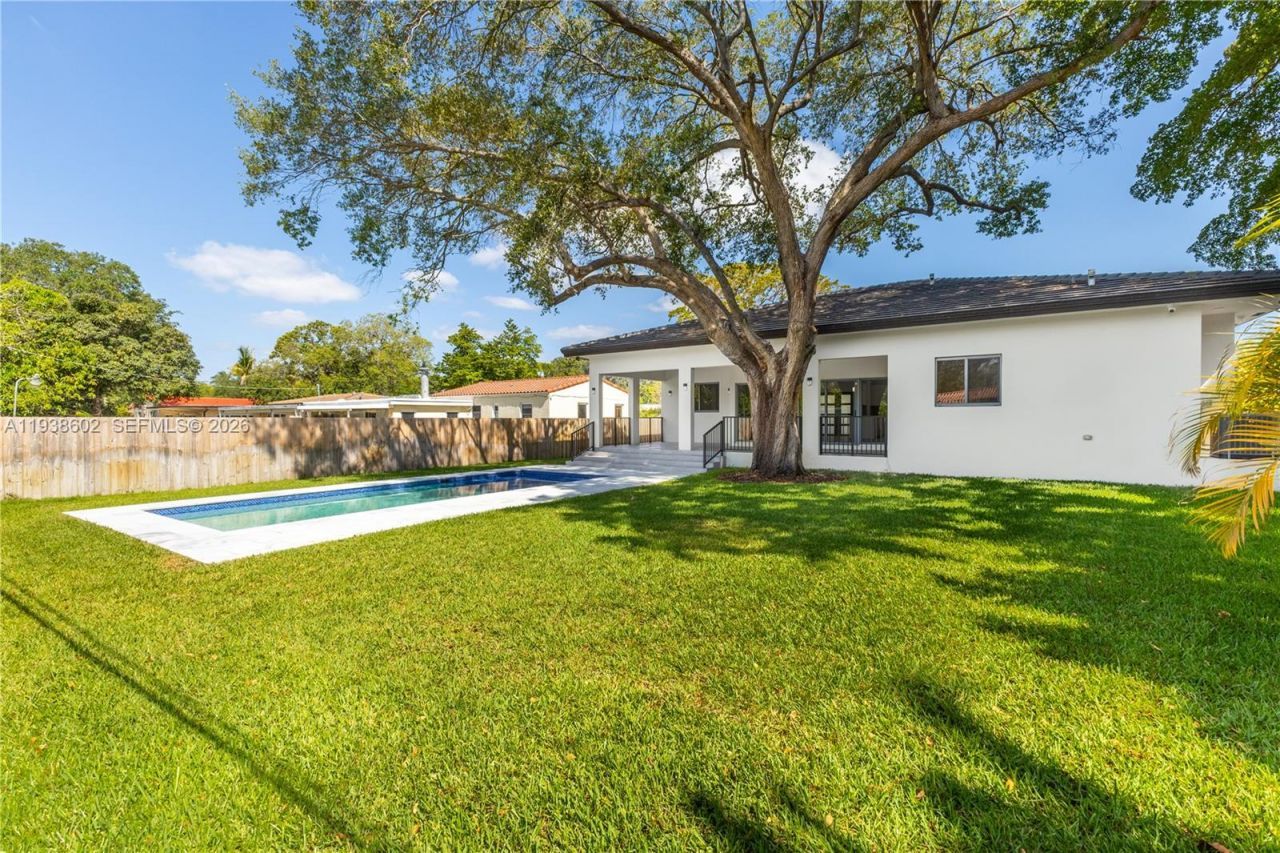 1030 NE 121st St , Biscayne Park, FL 33161 Photo