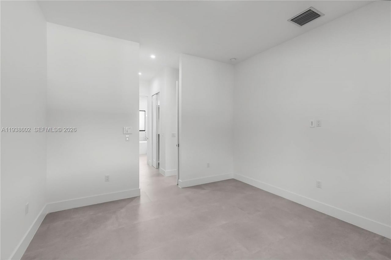 1030 NE 121st St, Biscayne Park, FL 33161 Photo