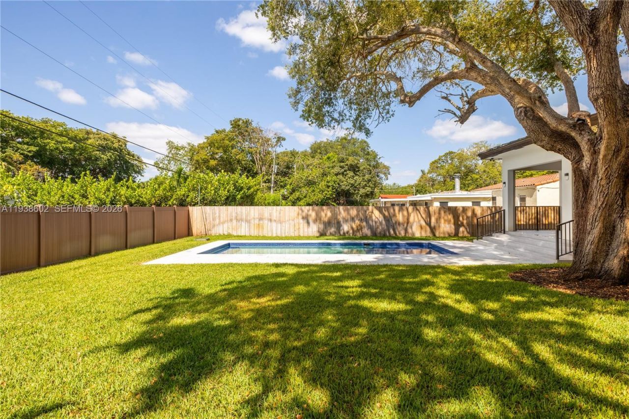 1030 NE 121st St , Biscayne Park, FL 33161 Photo