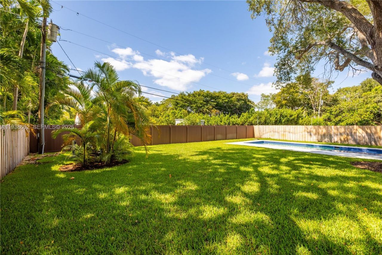 1030 NE 121st St , Biscayne Park, FL 33161 Photo