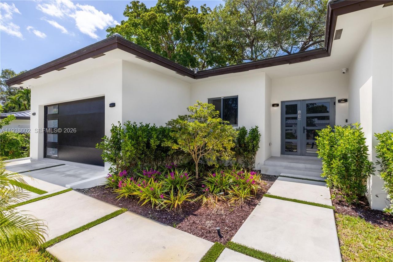 1030 NE 121st St , Biscayne Park, FL 33161 Photo