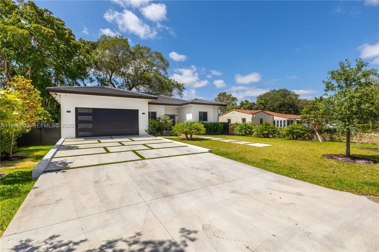 1030 NE 121st St, Biscayne Park, FL 33161 Photo