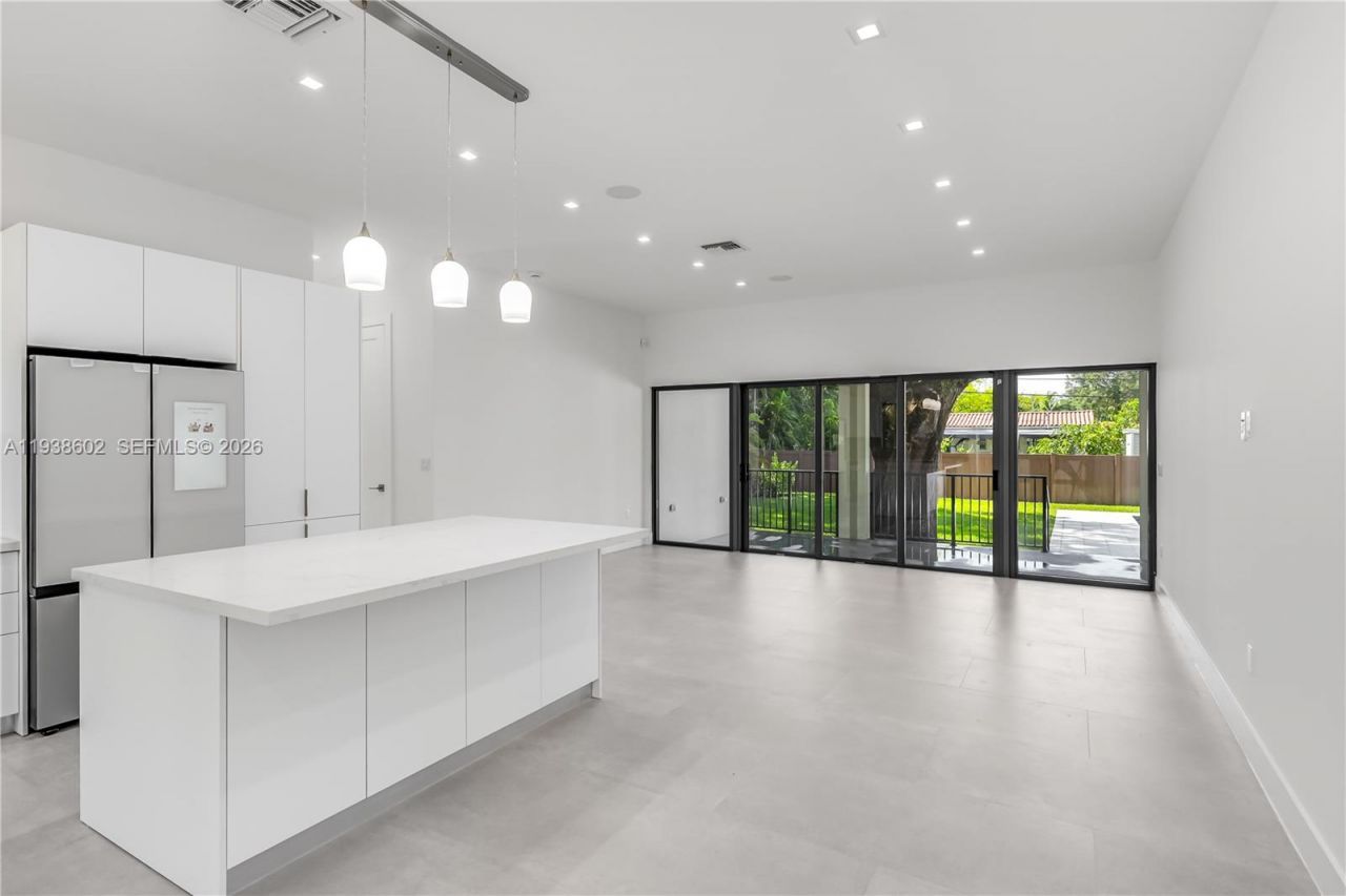 1030 NE 121st St , Biscayne Park, FL 33161 Photo