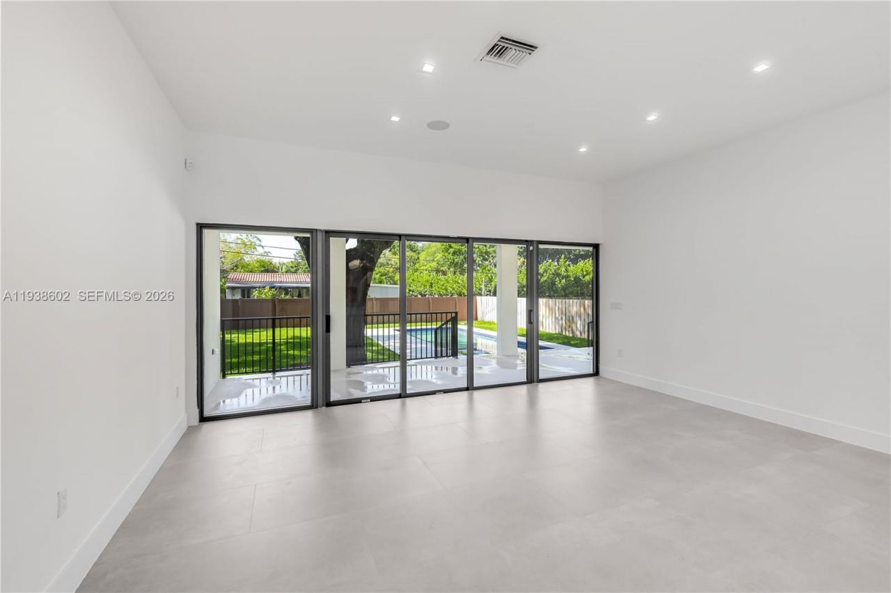 1030 NE 121st St, Biscayne Park, FL 33161 Photo