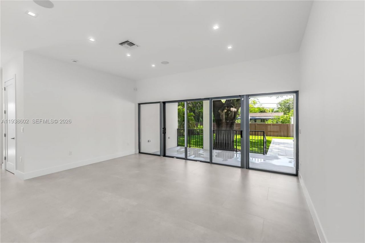 1030 NE 121st St , Biscayne Park, FL 33161 Photo