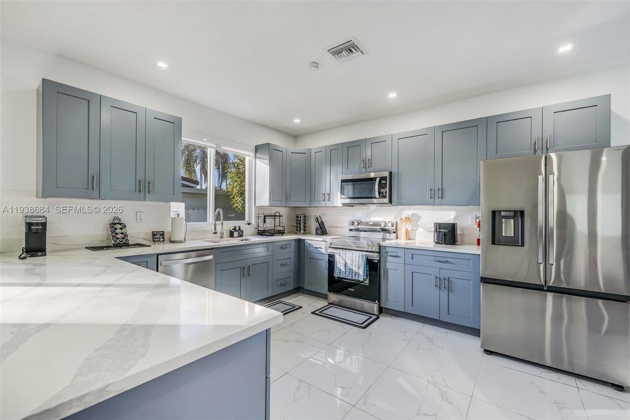 10245 SW 212th St, Cutler Bay, FL 33189 Photo