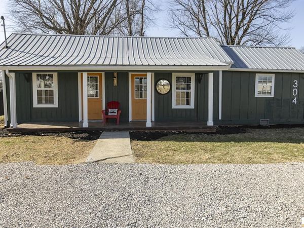 304 Quigley Street , Cave City, KY 42127