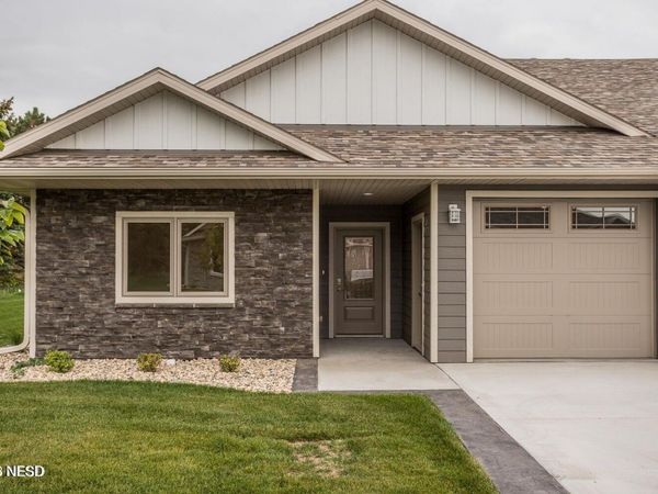 2112 2ND AVENUE SE, Unit 4, Watertown, SD 57201