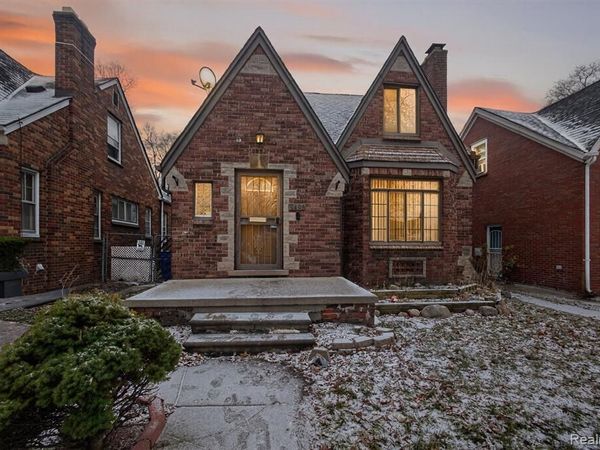 9495 Lakepointe Street, Detroit, MI 48224