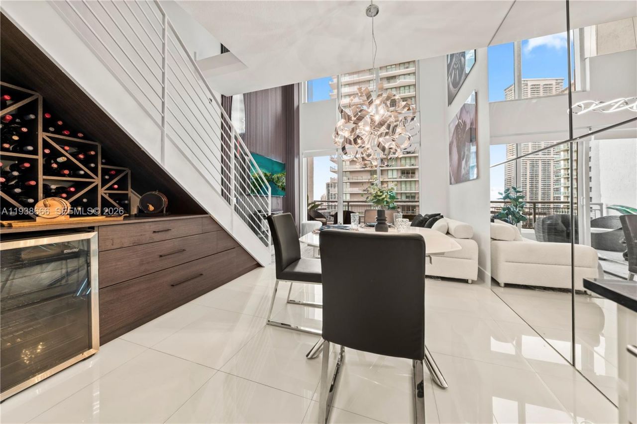 60 SW 13th St, Unit 2422, Miami, FL 33130 Photo