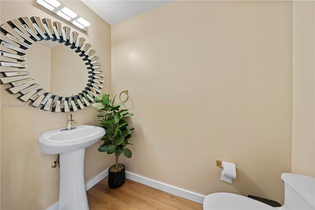 60 SW 13th St, Unit 2422, Miami, FL 33130 Photo