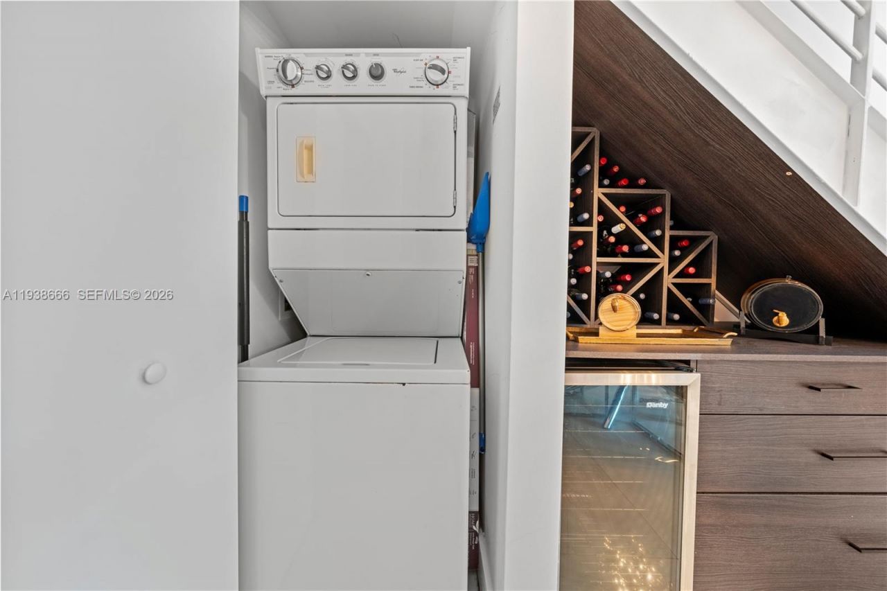 60 SW 13th St, Unit 2422, Miami, FL 33130 Photo