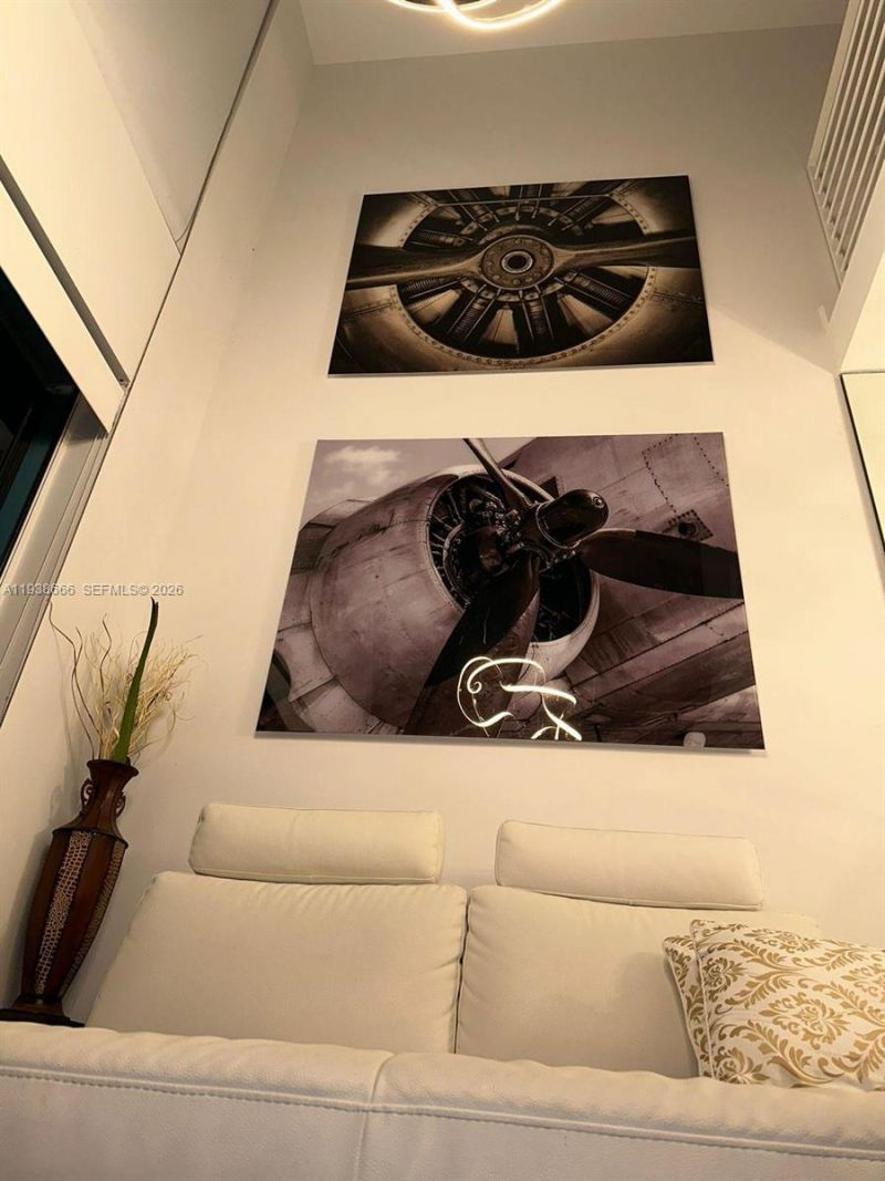 60 SW 13th St, Unit 2422, Miami, FL 33130 Photo