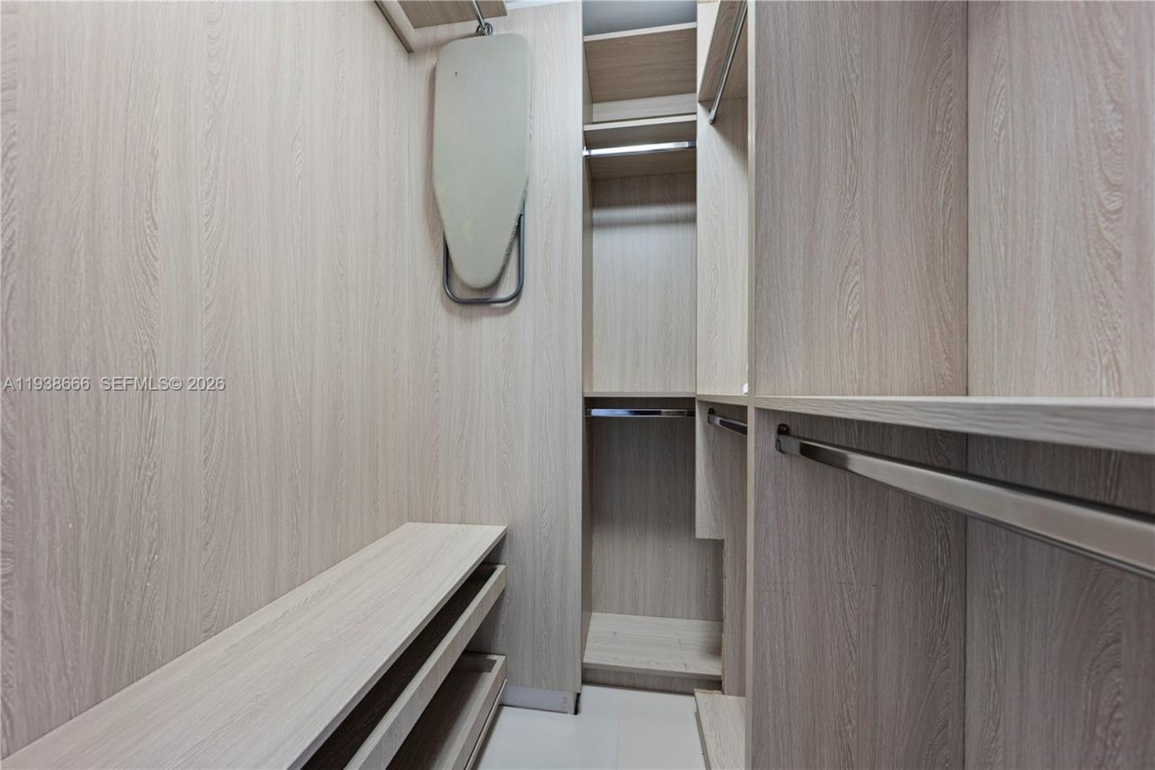 60 SW 13th St, Unit 2422, Miami, FL 33130 Photo