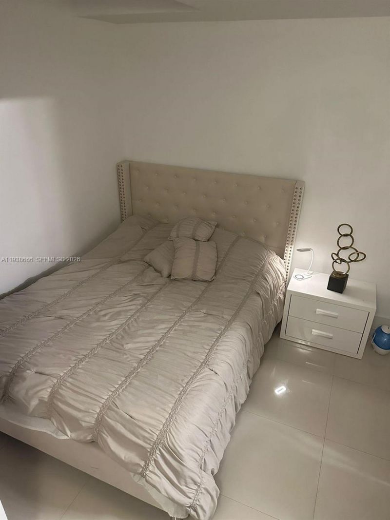 60 SW 13th St, Unit 2422, Miami, FL 33130 Photo