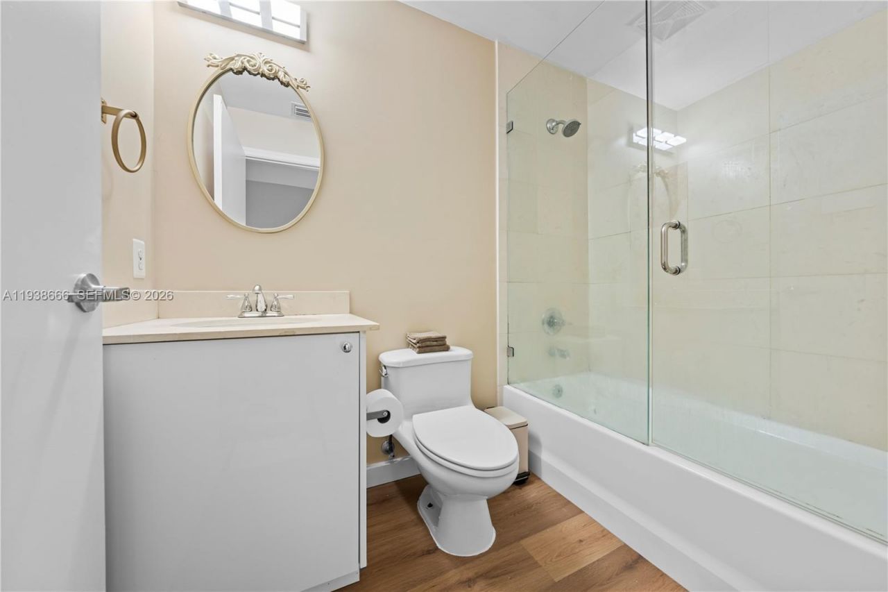 60 SW 13th St, Unit 2422, Miami, FL 33130 Photo