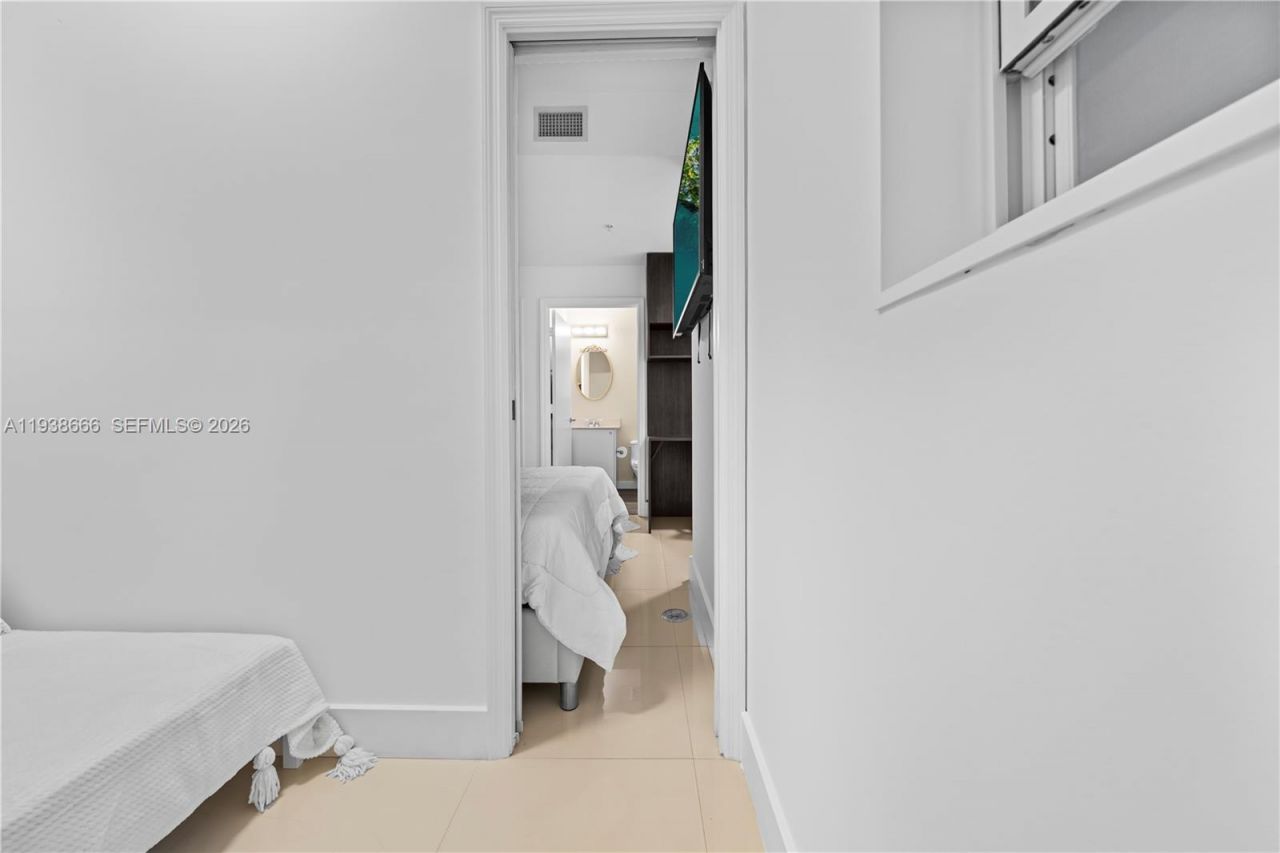 60 SW 13th St, Unit 2422, Miami, FL 33130 Photo