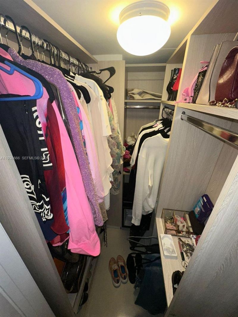 60 SW 13th St, Unit 2422, Miami, FL 33130 Photo