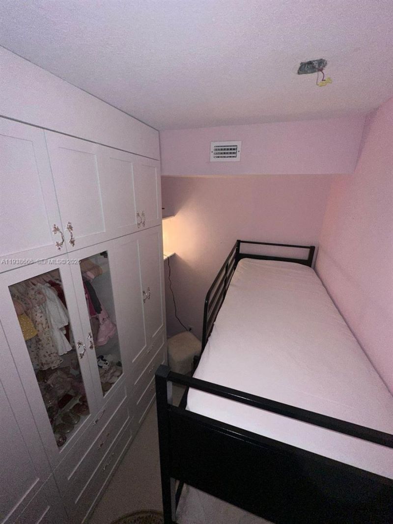 60 SW 13th St, Unit 2422, Miami, FL 33130 Photo