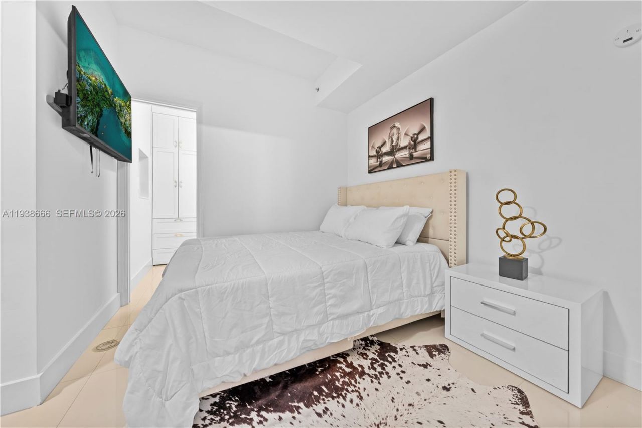 60 SW 13th St, Unit 2422, Miami, FL 33130 Photo