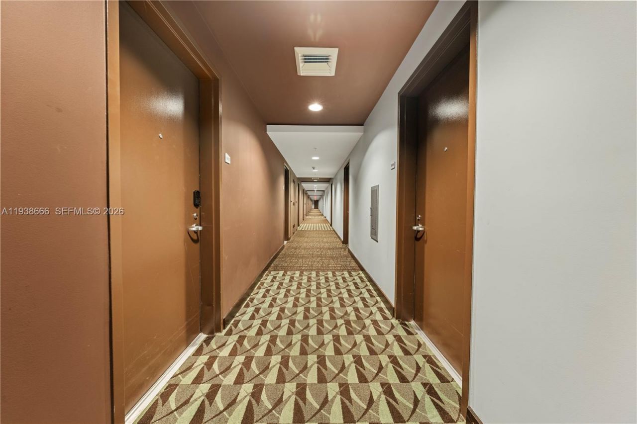 60 SW 13th St, Unit 2422, Miami, FL 33130 Photo