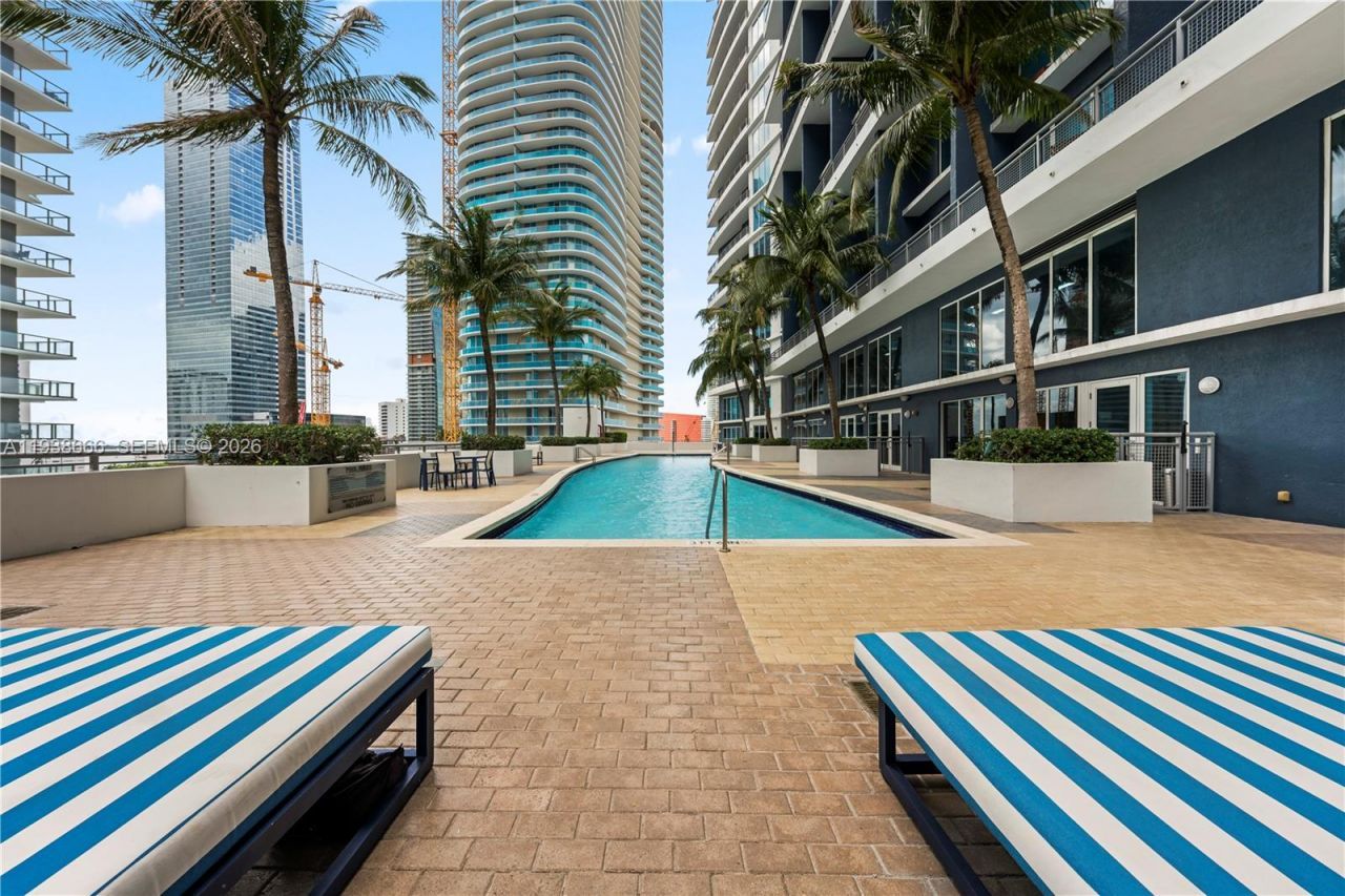 60 SW 13th St, Unit 2422, Miami, FL 33130 Photo