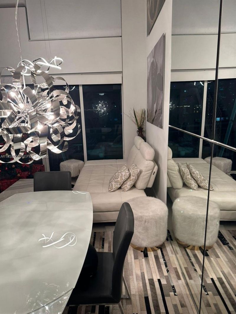 60 SW 13th St, Unit 2422, Miami, FL 33130 Photo