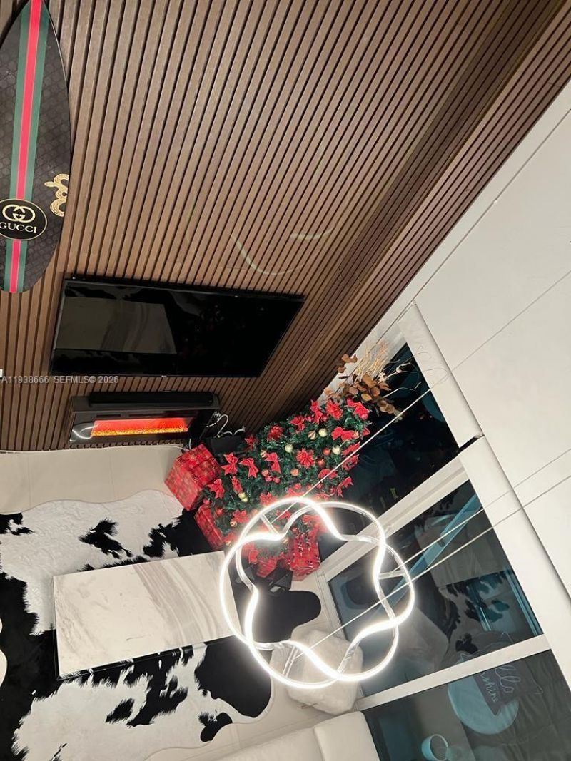 60 SW 13th St, Unit 2422, Miami, FL 33130 Photo