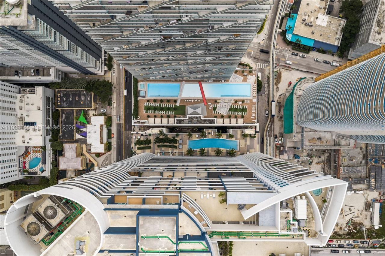 60 SW 13th St, Unit 2422, Miami, FL 33130 Photo