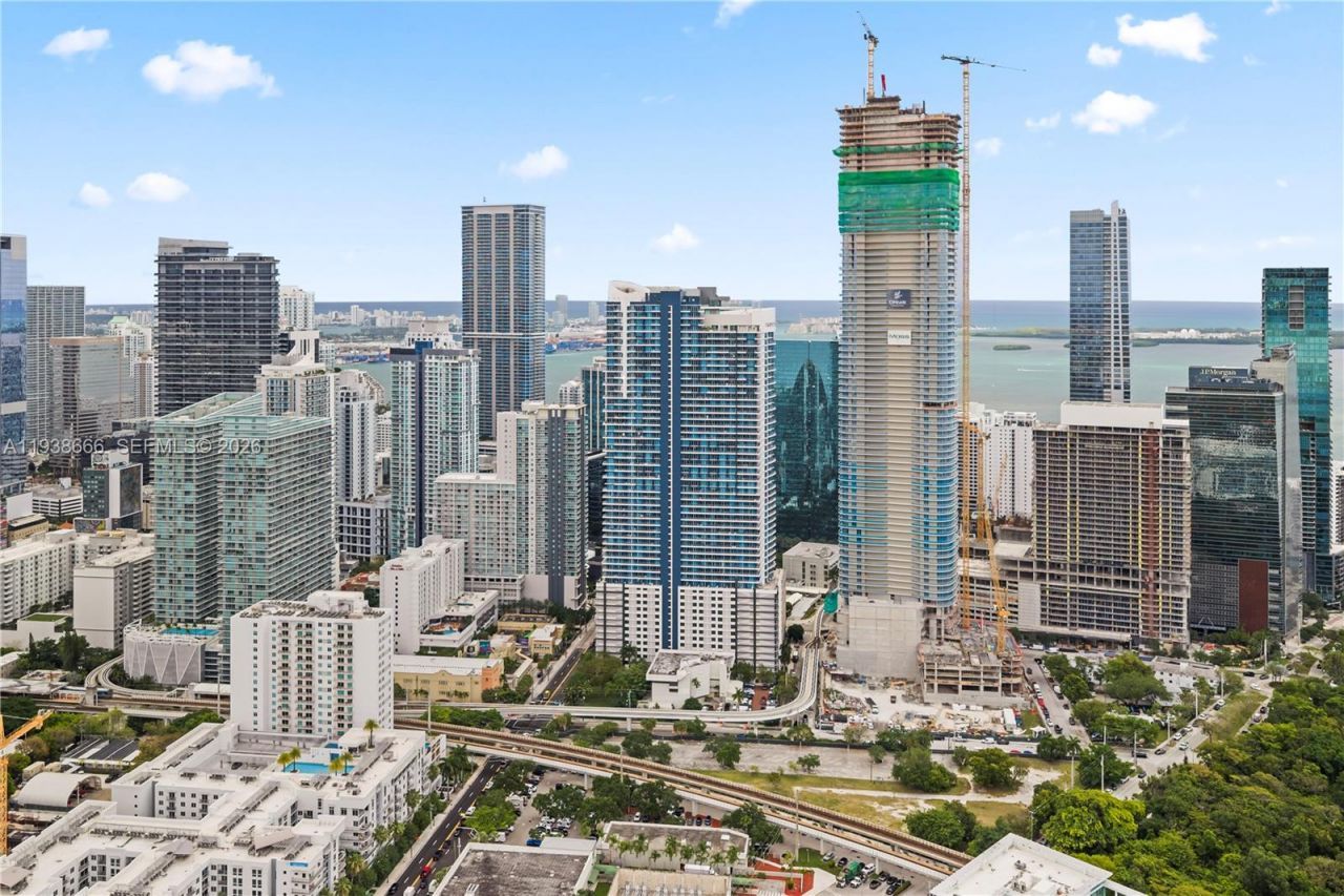 60 SW 13th St, Unit 2422, Miami, FL 33130 Photo