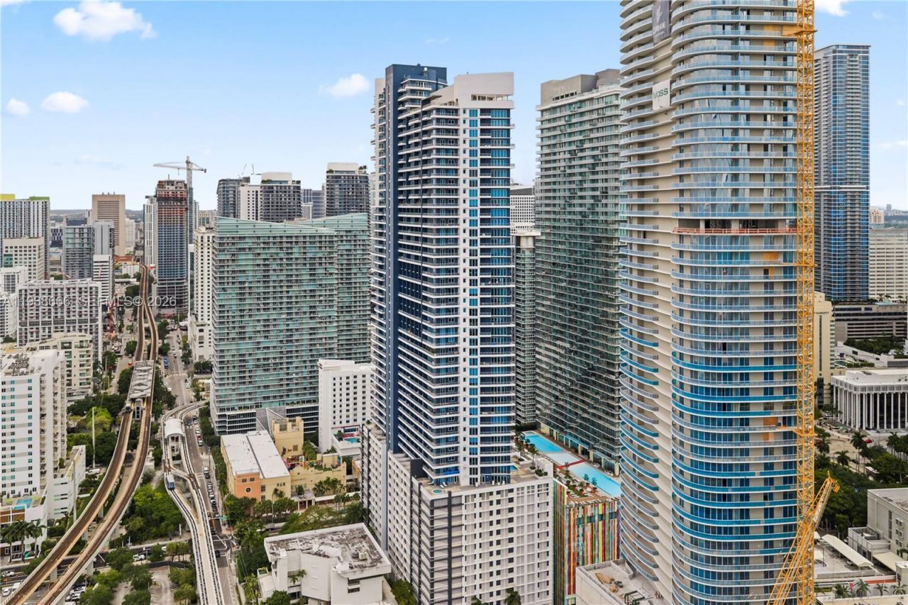 60 SW 13th St, Unit 2422, Miami, FL 33130 Photo