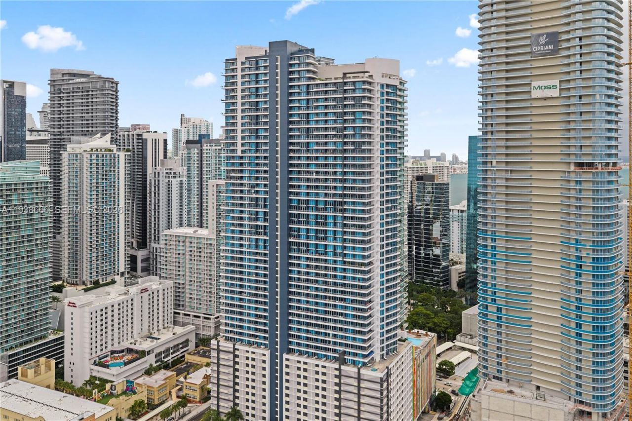 60 SW 13th St, Unit 2422, Miami, FL 33130 Photo