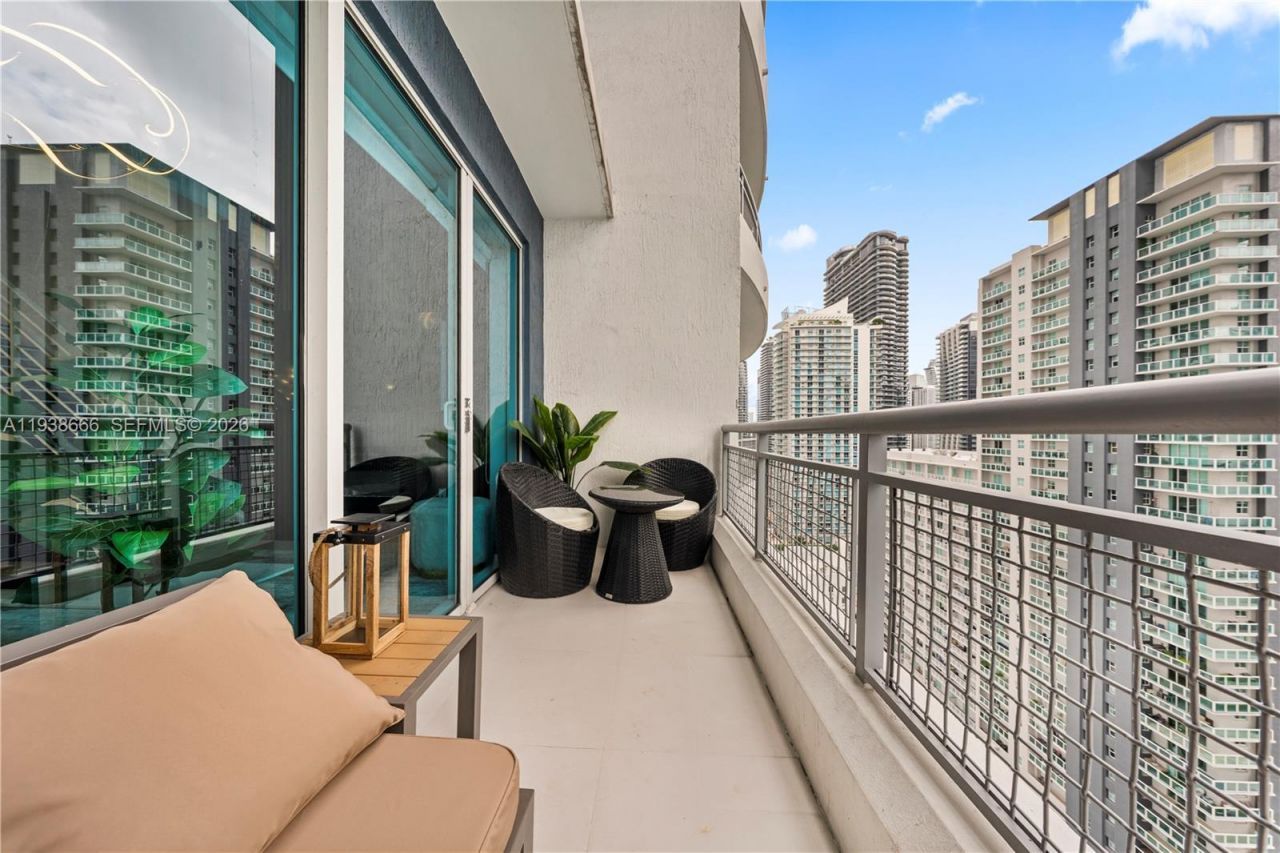 60 SW 13th St, Unit 2422, Miami, FL 33130 Photo