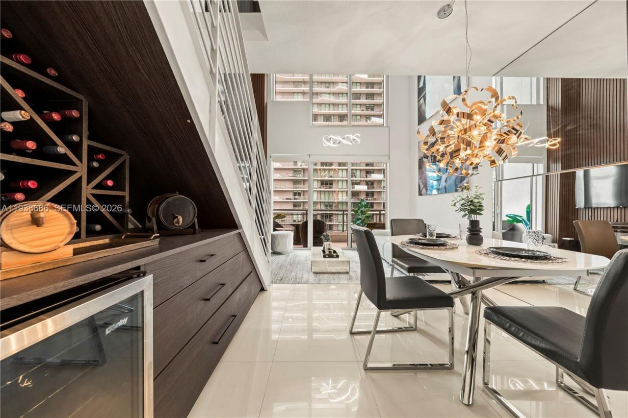 60 SW 13th St, Unit 2422, Miami, FL 33130 Photo