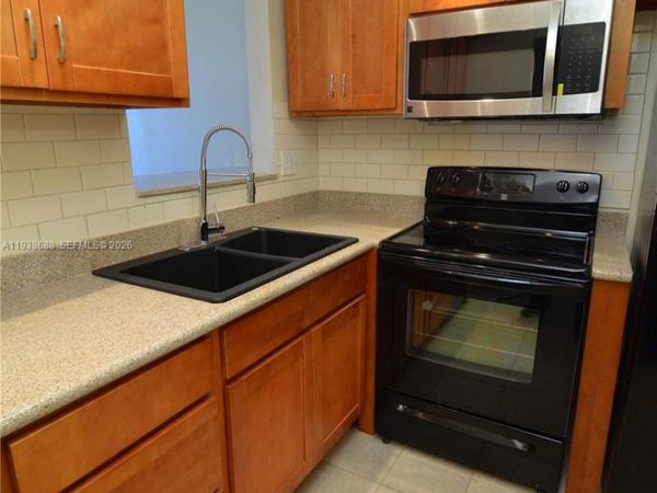 2935 NE 163rd St, Unit 5U, North Miami Beach, FL 33160