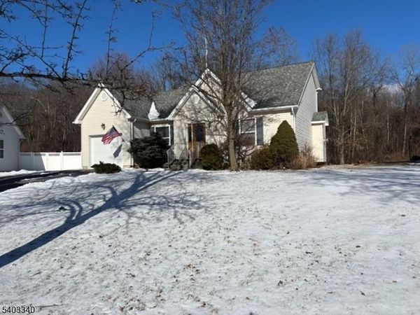 8 Holly Dr., Hamburg, NJ 07419