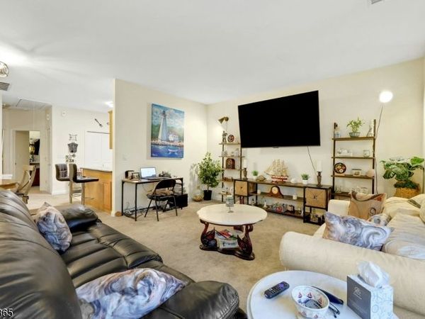 520 Victor St, Saddle Brook, NJ 07663