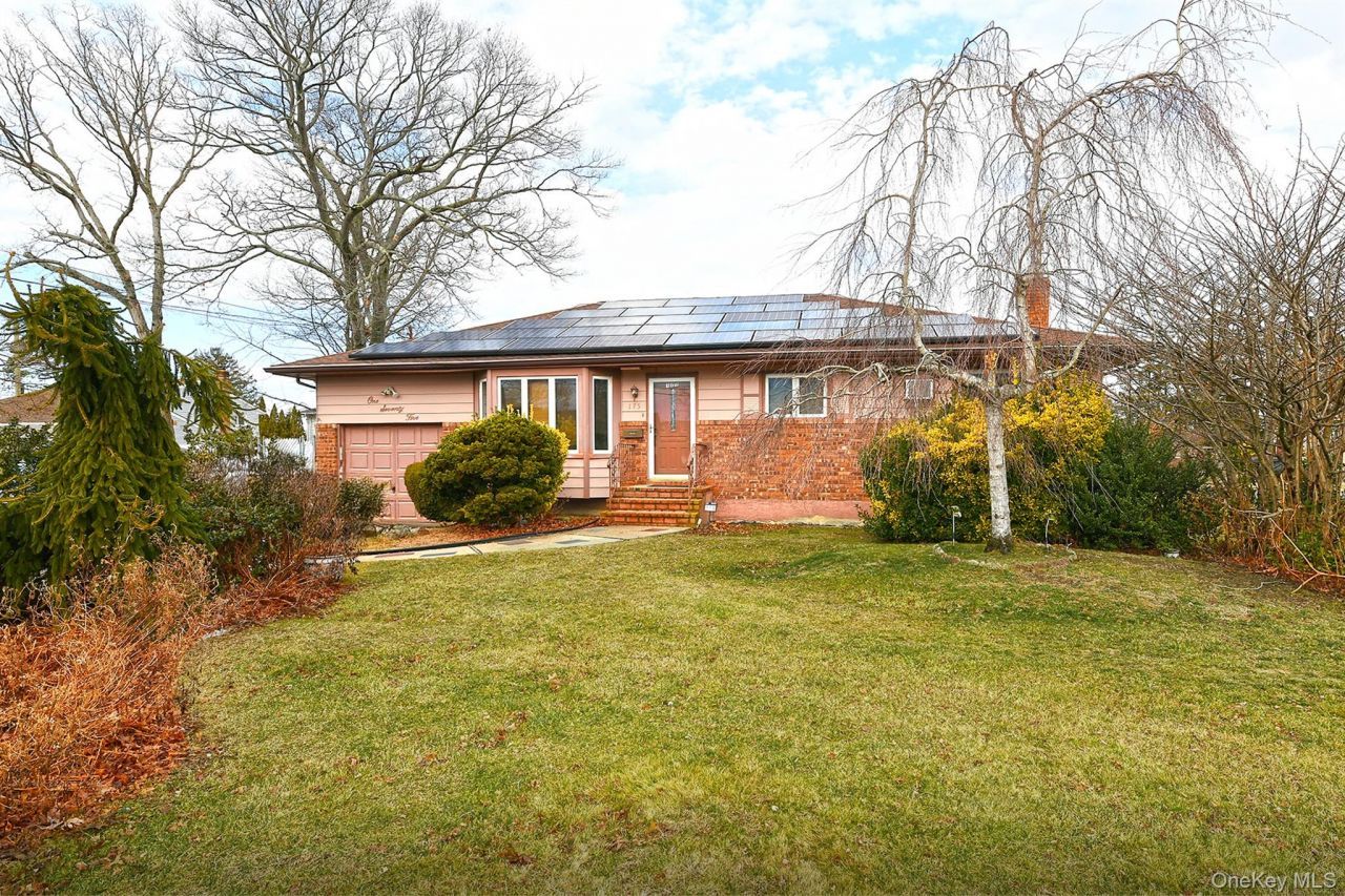 175 Woods Road, North Babylon, NY 11703 Main Photo