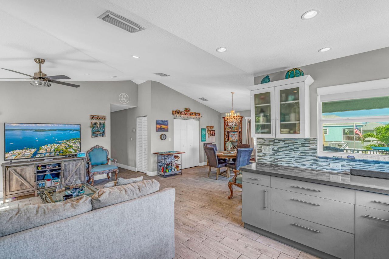 19 Avenue D, Key Largo, FL 33037 Photo