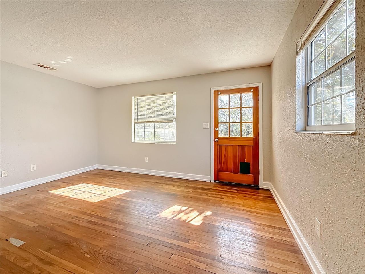 6295 3rd Avenue S, Saint Petersburg, FL 33707 Photo