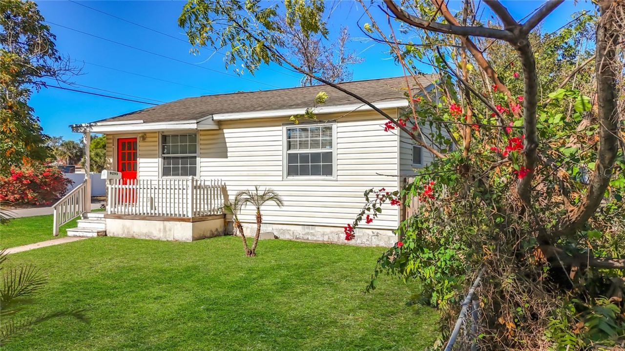 6295 3rd Avenue S, Saint Petersburg, FL 33707 Photo